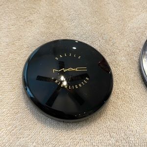 MAC Cosmetics Dazzlepink highlighter